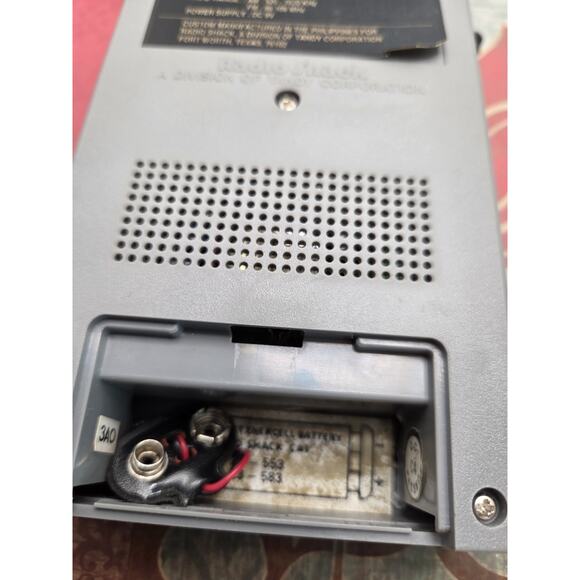 Vintage Realistic Radio Shack Hand Held Portable AM-FM Radio Model 12-719 Works - Picture 4 of 8